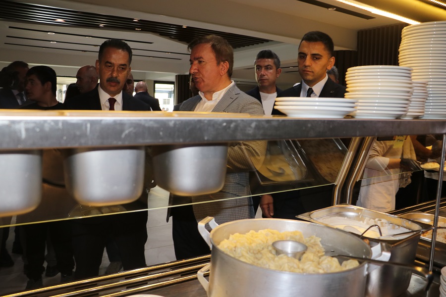 Erzincan Valisi Hamza Aydoğdu, Ahıska Türkleri tarafından hazırlanan yöresel yemeklerinin