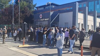Erzincan Adliyesinde, kâtip adaylarının başvurduğu uygulama sınavı nedeniyle yoğunluk oluştu.