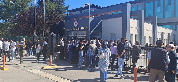 Erzincan Adliyesinde, kâtip adaylarının başvurduğu uygulama sınavı nedeniyle yoğunluk oluştu.