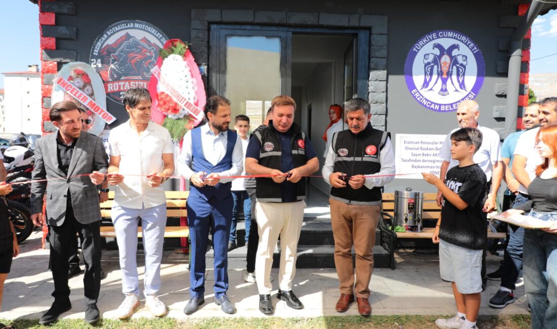 Erzincan Valisi Hamza Aydoğdu Belediye Başkanı Bekir Aksun ile birlikte