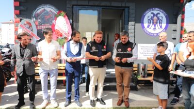 Erzincan Valisi Hamza Aydoğdu Belediye Başkanı Bekir Aksun ile birlikte