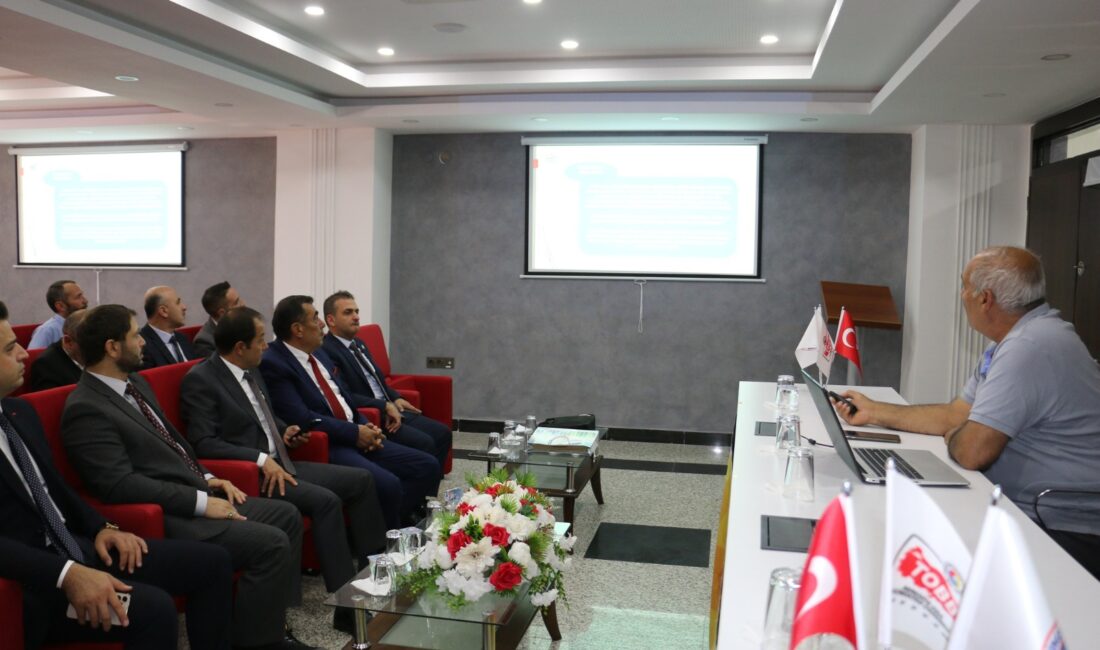 Erzincan florasının hakim bitkilerinde olan geven çeşitlerinin güzelliği üretilen ballara