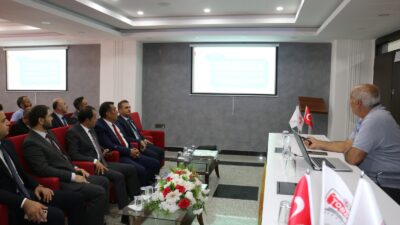 Erzincan florasının hakim bitkilerinde olan geven çeşitlerinin güzelliği üretilen ballara