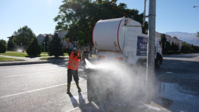 Erzincan Belediyesi Temizlik İşleri Müdürlüğü ekiplerince, çöp konteynerleri düzenli aralıklarla