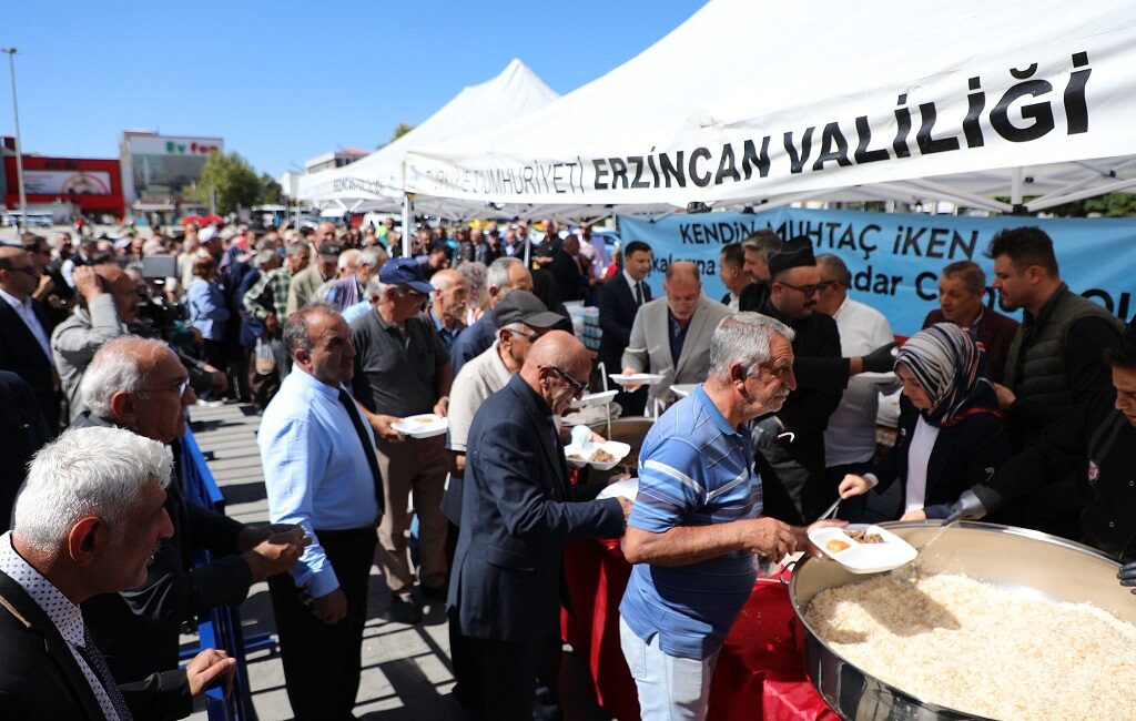 38’nci Ahilik Haftası münasebetiyle Erzincan Dörtyol Cumhuriyet Meydanı'nda etkinlik düzenlendi.