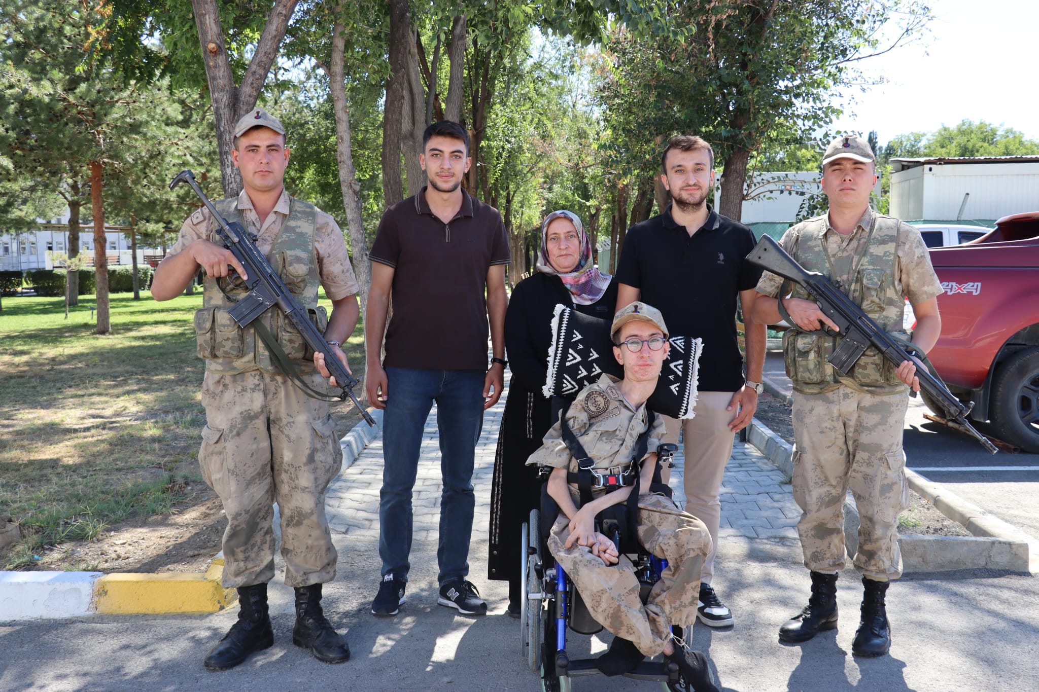 Erzincan’da yaşayan ve hayalinin mutlaka bir gün jandarma üniforması giymek