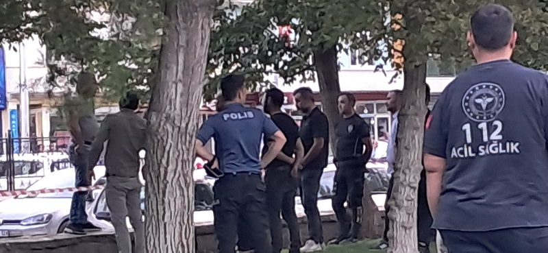 Erzincan İnönü Mahallesi Barış manço Parkı karşısında açık alanda yaşanan