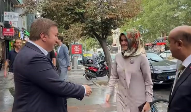 Erzincan Valisi Hamza Aydoğdu, Erzincan’ın işlek caddelerinden Ordu Caddesi’nde dolaşırken