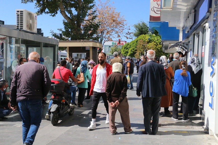 Türkiye İstatistik Kurumu (TÜİK), üçer aylık dönemlerde hazırlanan dönemlik nüfus