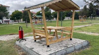 Erzincan Belediyesi Destek Hizmetleri Müdürlüğü’ne bağlı marangozhane atölyesinde, kent mobilyalarının