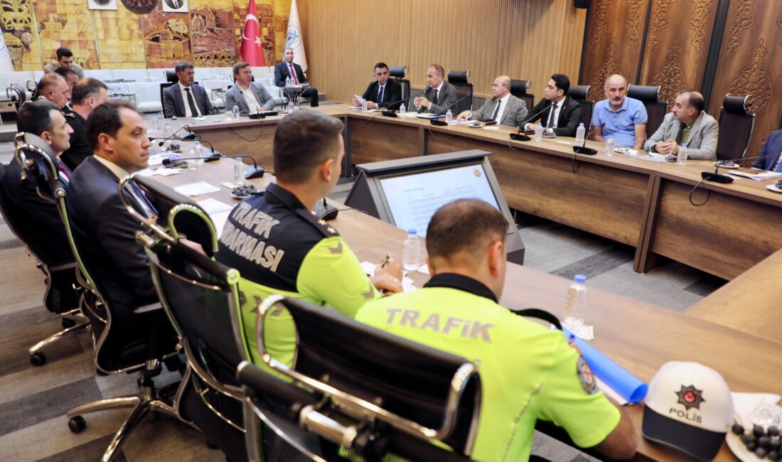 Erzincan Valisi Hamza Aydoğdu başkanlığında "Hız Sınırını Belirleyen İşaretlemelerde Sadeleşme