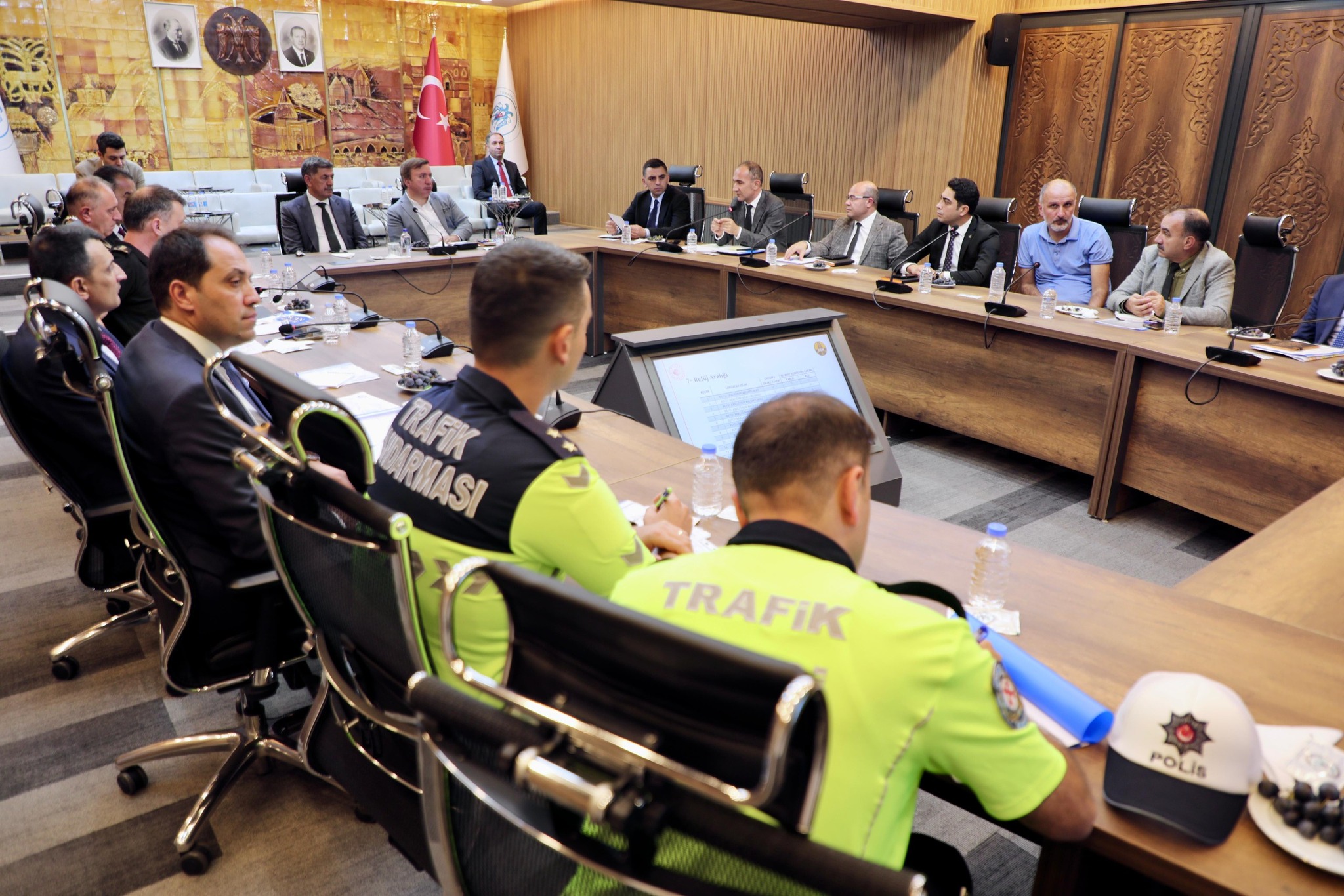 Erzincan Valisi Hamza Aydoğdu başkanlığında "Hız Sınırını Belirleyen İşaretlemelerde Sadeleşme