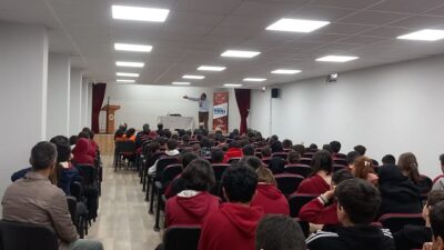 İlahiyatçı Yazar Ahmet Bulut, Demirkent TOKİ Ortaokulu öğrencileriyle buluştu.