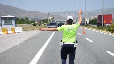 Türkiye’de trafik kurallarına uymayan sürücülere yönelik cezalar sertleşti. Resmî açıklamaya