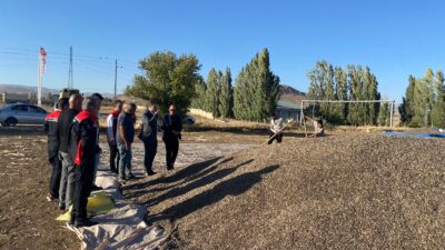 Erzincan’ın Çayırlı ilçesinde 18.000 dekar alanda üretimi yapılan çerezlik ayçiçeğinde