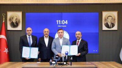 Erzincan eski milletvekili Tevhit Karakaya ve oğlu hayırsever iş insanı