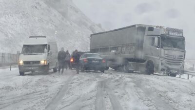 Havaların ani soğuması ile birlikte Erzincan’ın yüksek kesimlerine yağan kar