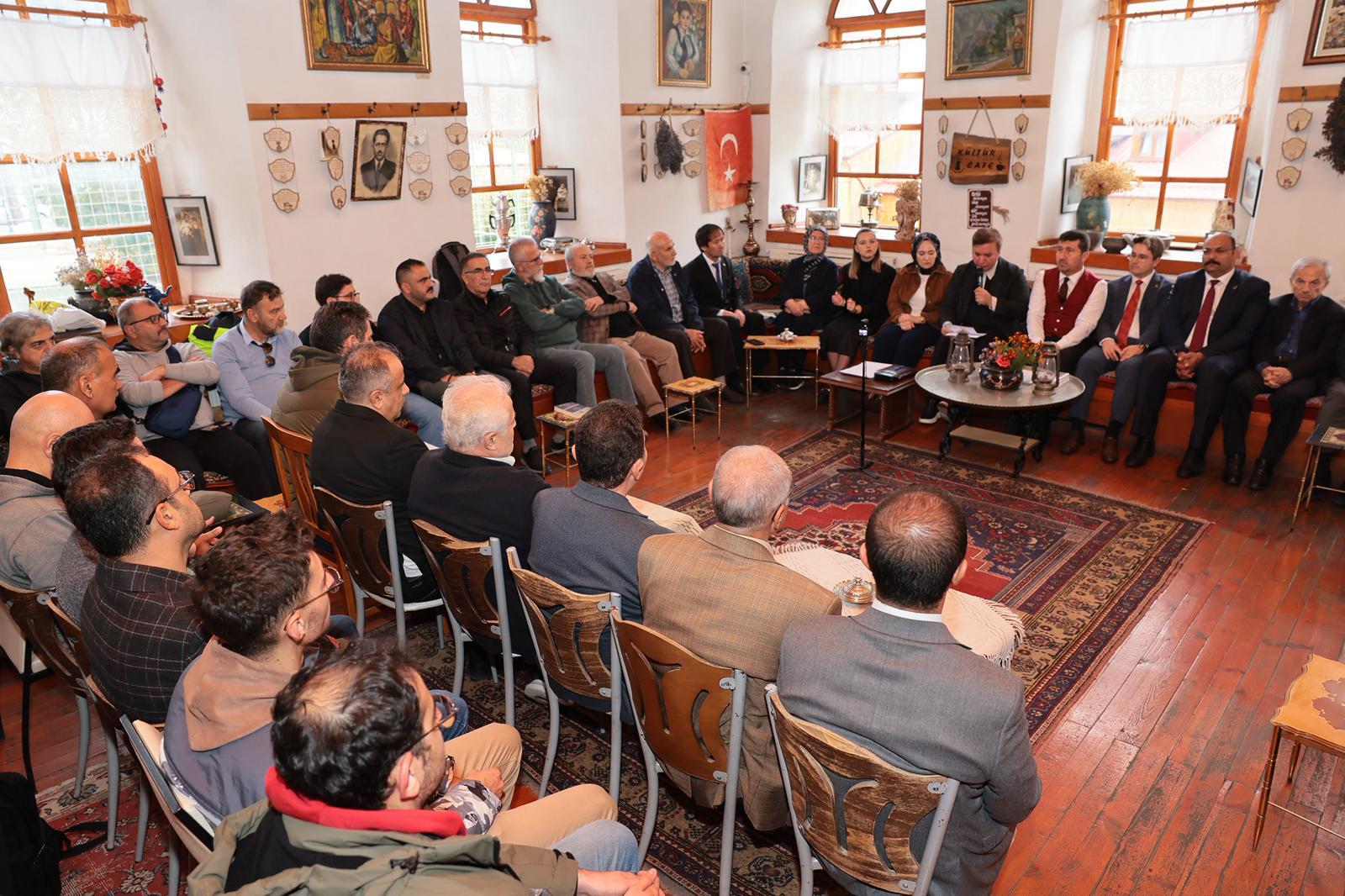 Erzincan Valisi Hamza Aydoğdu ve eşi Emine Aydoğdu Yazar Nurettin