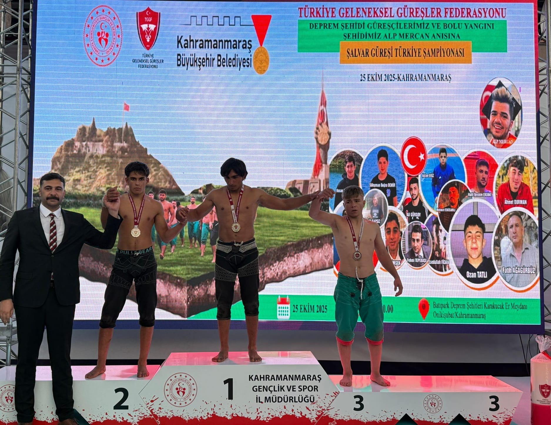 Kahramanmaraş’ta düzenlenen Şalvar Güreşi Türkiye Şampiyonası'nda; Yıldızlar 65 kg kategorisinde