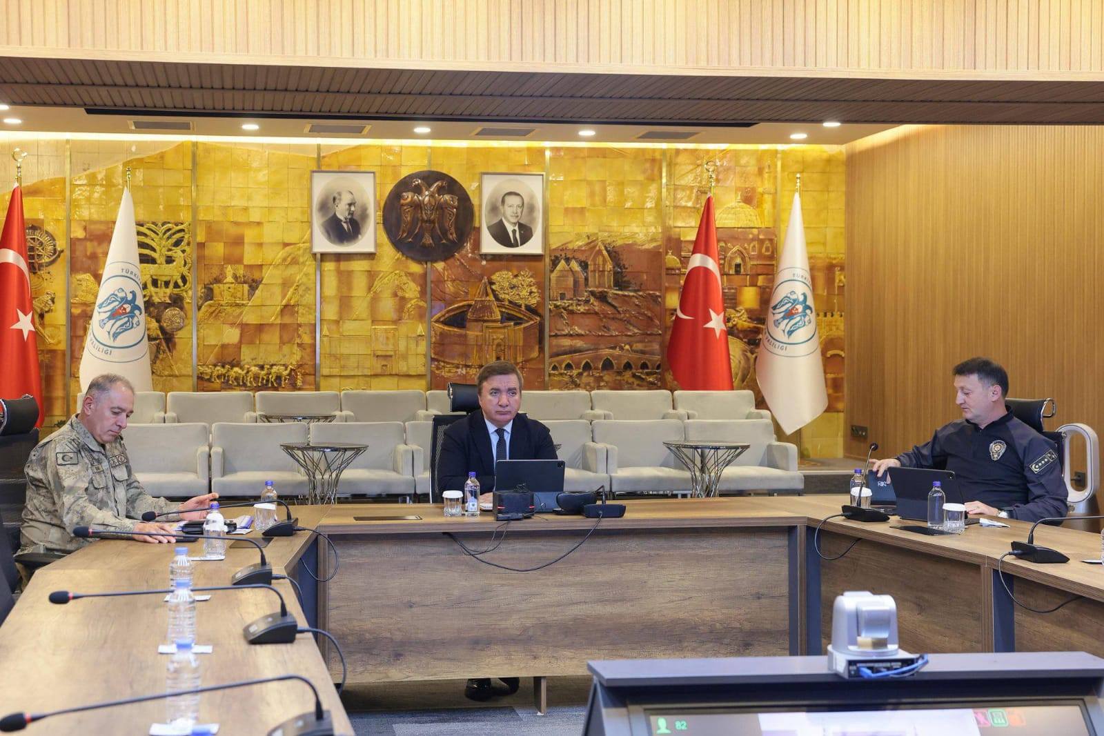 İçişleri Bakanı Ali Yerlikaya başkanlığında, 81 İl Valisinin katılımıyla Video