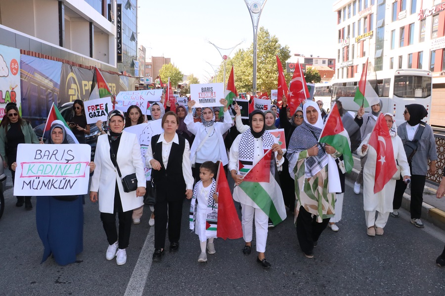 Ak Parti Kadın Kolları tarafından organize edilen "Gazze için sessiz