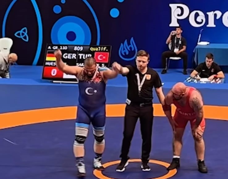 Erzincanlı milli güreşçi Serhat Sarıçiçek, 2025 Veteranlar Dünya Güreş Şampiyonası’nda