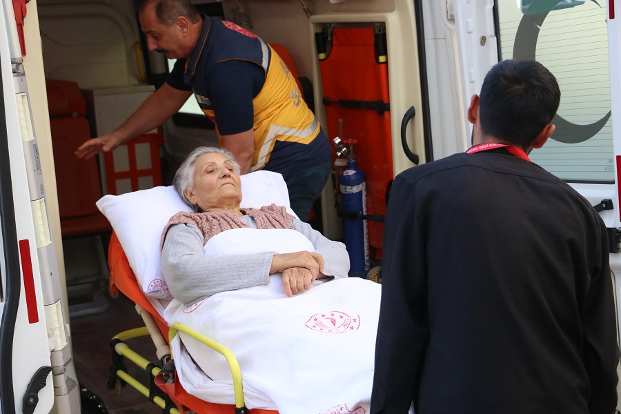 Erzincan Mengücek Gazi Eğitim ve Araştırma Hastanesi’nden tedavileri tamamlanarak taburcu