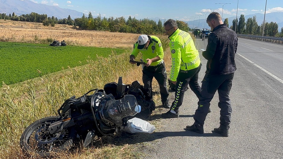 Kapadokya’ya gitmek üzere Rusya’dan yola çıkan Rus motosiklet sürücüsü Erzincan’da