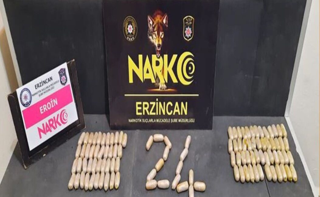 Erzincan’da Narkotik Polislerinin yaptığı yol uygulaması sırasında durdurulan otobüste, uyuşturucuyu