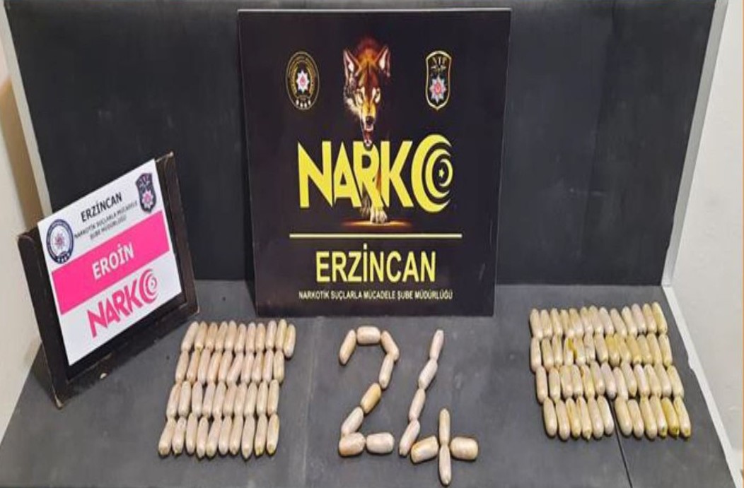 Erzincan’da Narkotik Polislerinin yaptığı yol uygulaması sırasında durdurulan otobüste, uyuşturucuyu