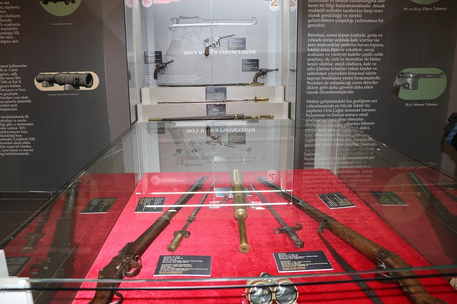 Erzincan’da Cumhuriyetin 102. yılı kapsamında 20. Yüzyıl Savaş Aletleri Sergisi