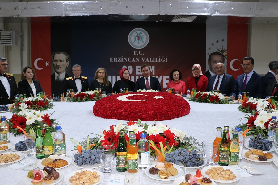 29 Ekim Cumhuriyet Bayram’ının 102’nci yıl dönümü kutlamaları çerçevesinde, Erzincan