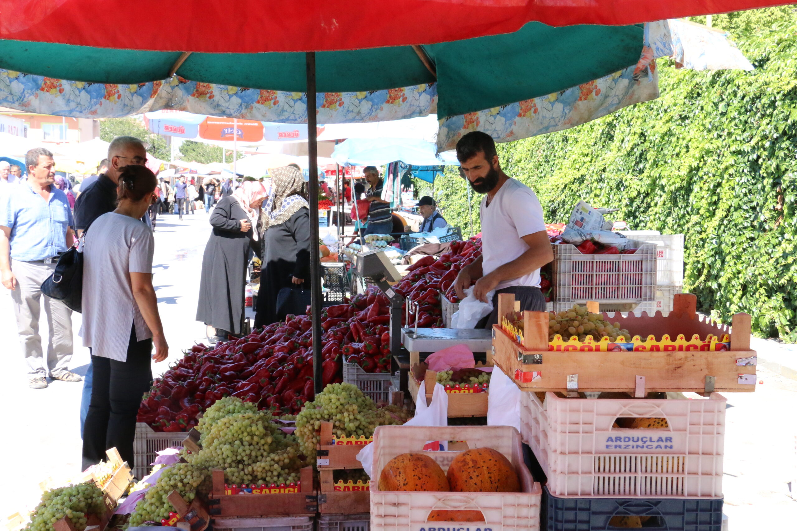 Erzincan’da Pazar esnafı, fiyat konusunda zor durumlara düşüyordu. Ancak yaz