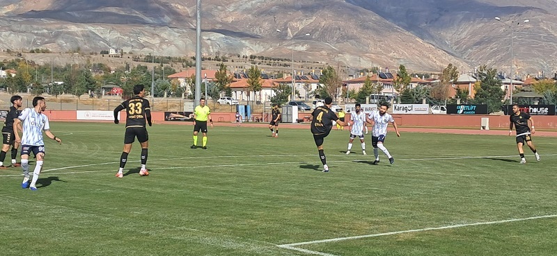 Bölgesel Amatör Lig (BAL)’de 3. Grup’ta mücadele eden Erzincangücüspor 3.