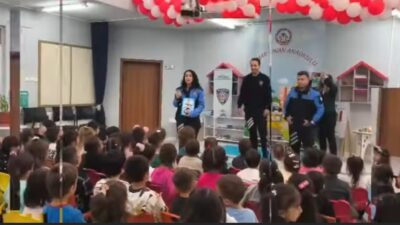 Erzincan Polisi minik öğrenciler ile bir araya gelerek yaptığı bilgilendirmelerin