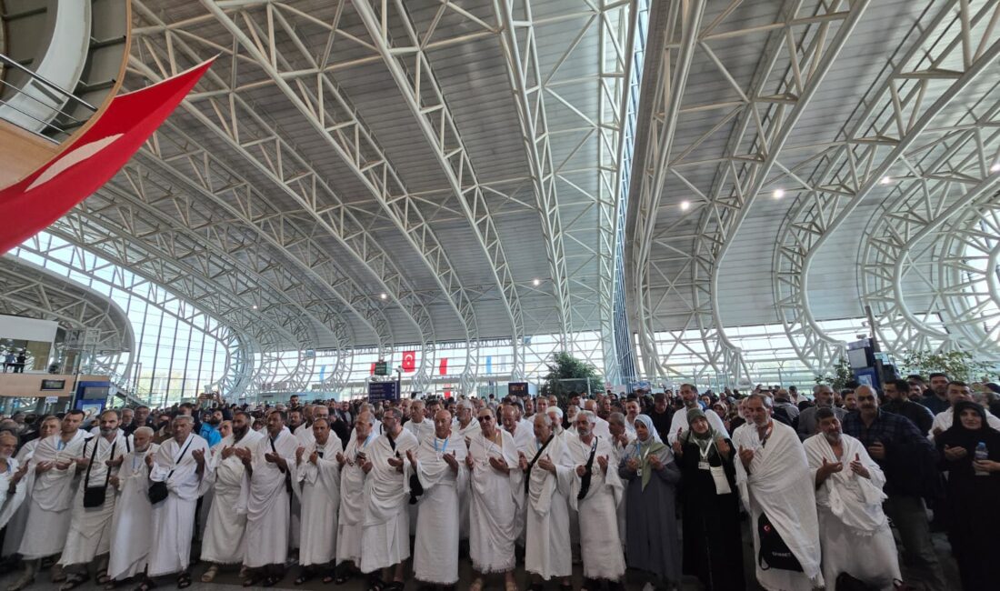 Erzincan’dan kutsal topraklara gidecek olan 193 umreci, Erzincan Havalimanı’nda düzenlenen
