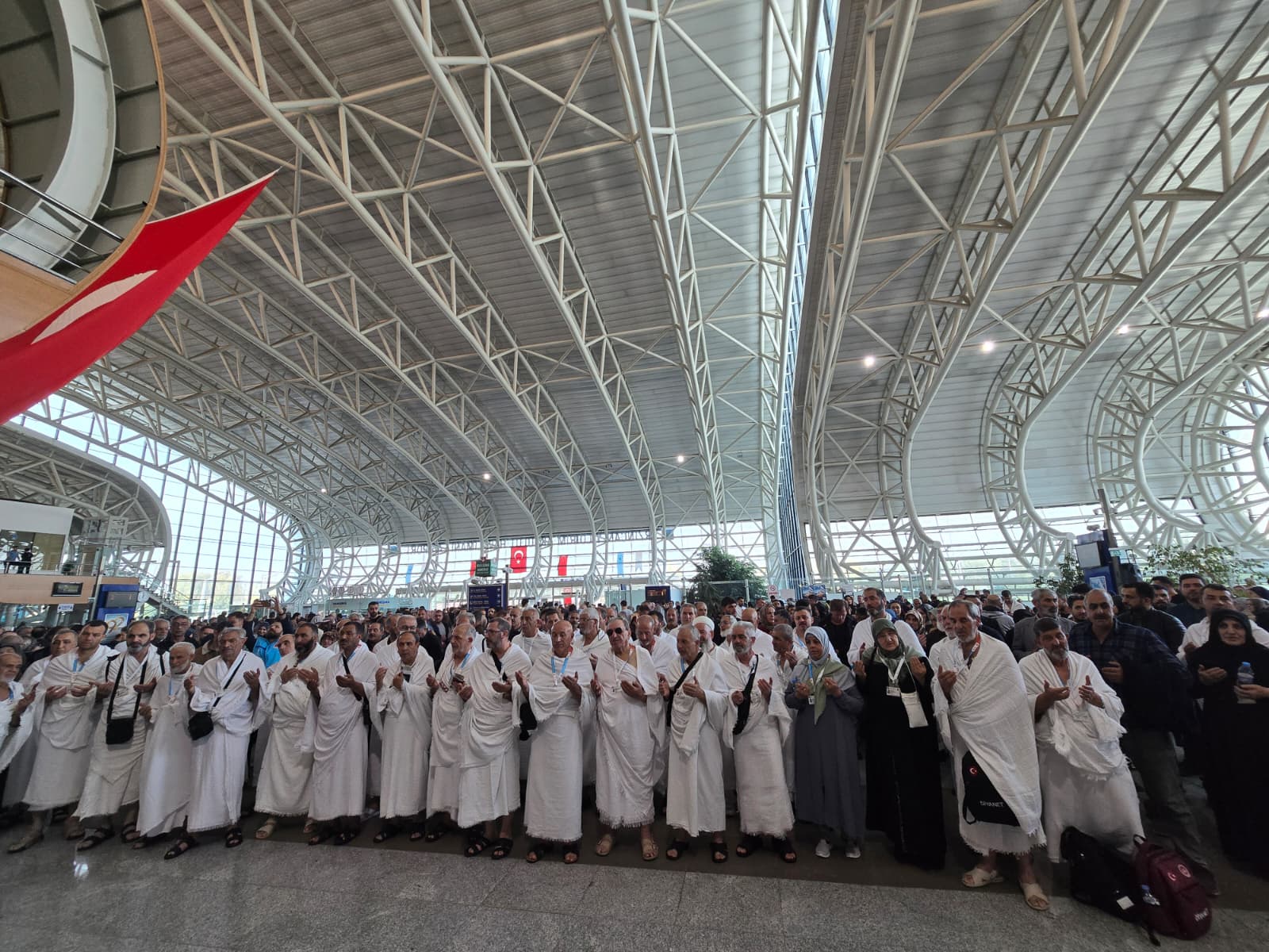 Erzincan’dan kutsal topraklara gidecek olan 193 umreci, Erzincan Havalimanı’nda düzenlenen