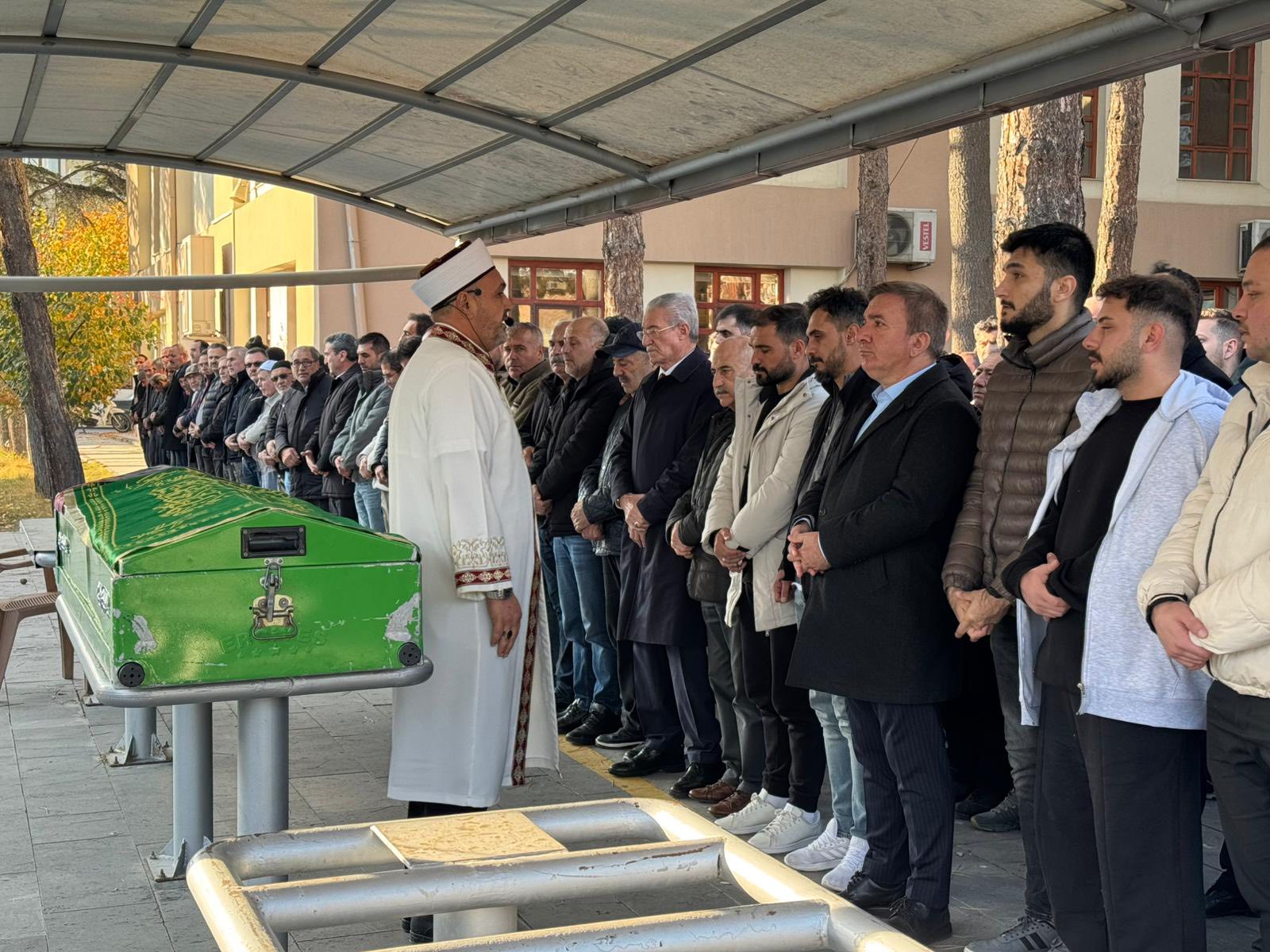 Erzincanlı Gazeteci Fatih Çetinkaya’nın eşi Esra Çetinkaya, Ankara’da tedavi gördüğü