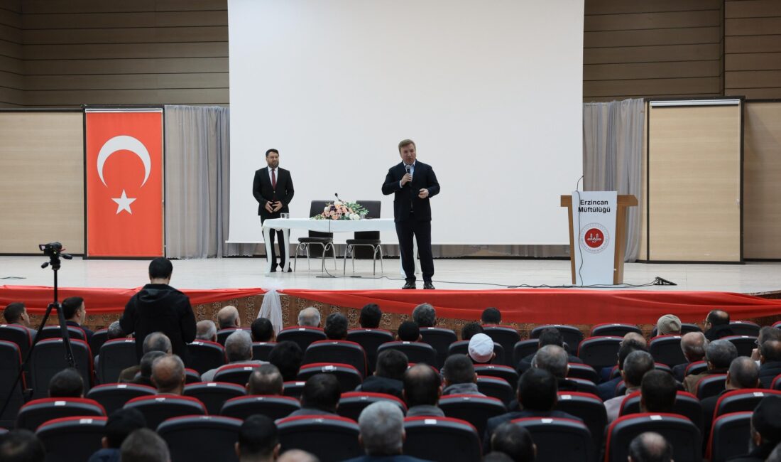 Erzincan Valisi Hamza Aydoğdu, İl Müftüsü İsmail Fakirullahoğlu ile birlikte
