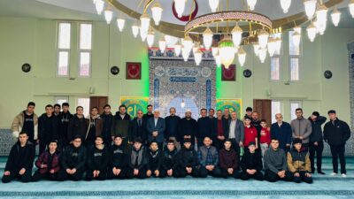 Erzincan’da Muhammediye Camii’nde sabah namazı buluşması, gençlerin yoğun katılımıyla gerçekleşti.