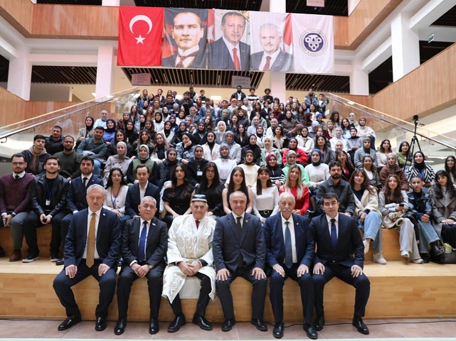 Türkiye’nin Aksakalı gençlerle buluştu. Kendi adını taşıyan Erzincan Binali Yıldırım