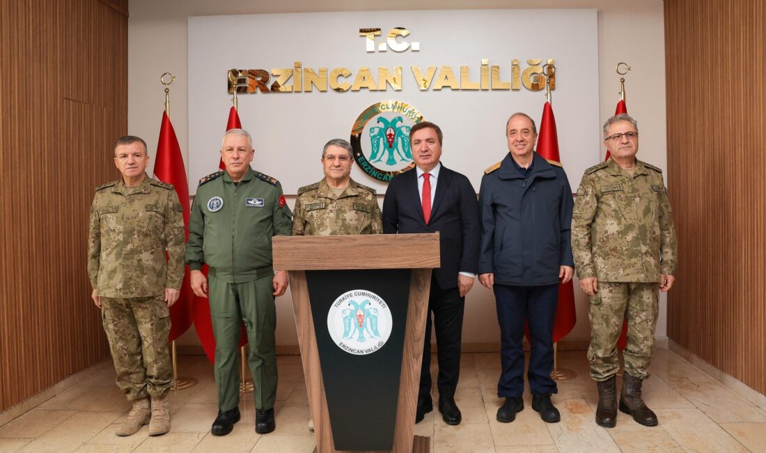 Çeşitli ziyaretlerde bulunmak üzere Erzincan'a gelen Genelkurmay Başkanı Orgeneral Selçuk