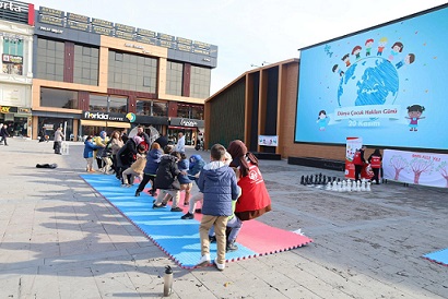 Çocuk haklarını öne çıkaran özel bir gün olarak kabul edilen
