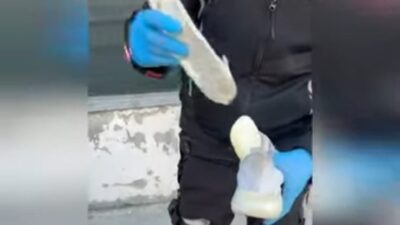 Erzincan’da motosikletli polis timlerin şüphe üzerine durdurduğu araçta, sürücünün ayakkabısının