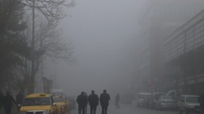 Erzincan kent merkezinde sabah saatlerinde etkisini gösteren sis hayatı olumsuz