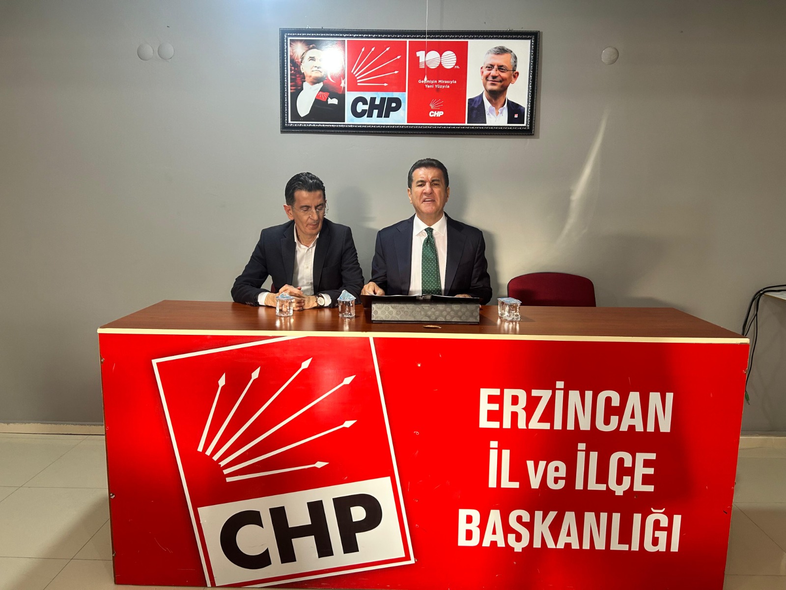 CHP Erzincan Milletvekili Mustafa Sarıgül, CHP Erzincan İl Başkanlığında bir