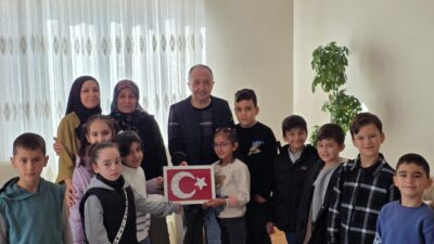 24 Kasım Öğretmenler Günü etkinlikleri kapsamında Demirkent TOKİ İlkokulu öğrencileri,