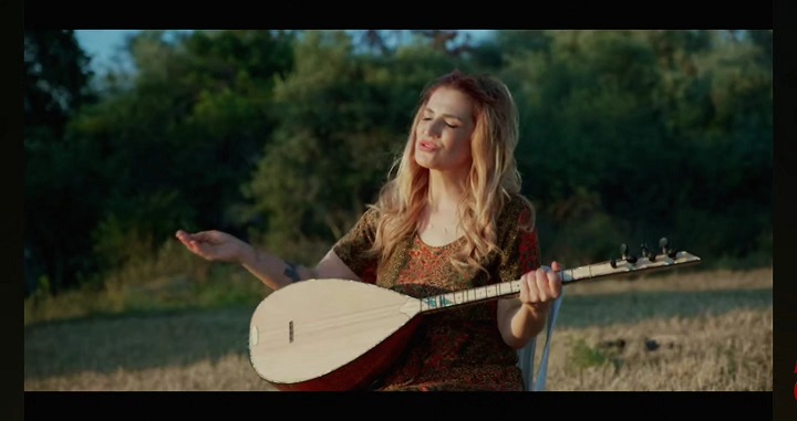 Erzincan nüfusuna kayıtlı olan kendine özgü sesi, güçlü yorumu ve