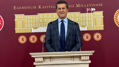 CHP Erzincan Milletvekili Mustafa Sarıgül, TBMM’de bir basın toplantısı düzenleyerek