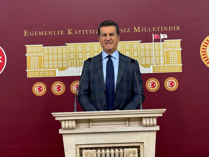 CHP Erzincan Milletvekili Mustafa Sarıgül, TBMM’de bir basın toplantısı düzenleyerek